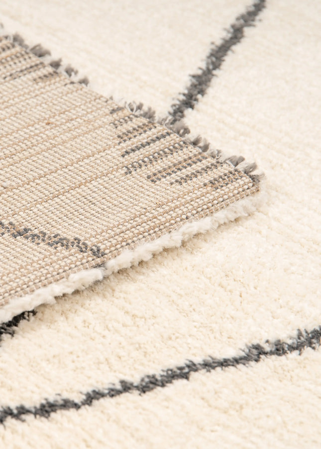 Wiltonmattor kombinerar lyxig komfort och tidlös design. Den täta vävtekniken gör mattan mjuk, slitstark och enkel att sköta. Perfekt för vardagsrum, sovrum eller under matbordet.