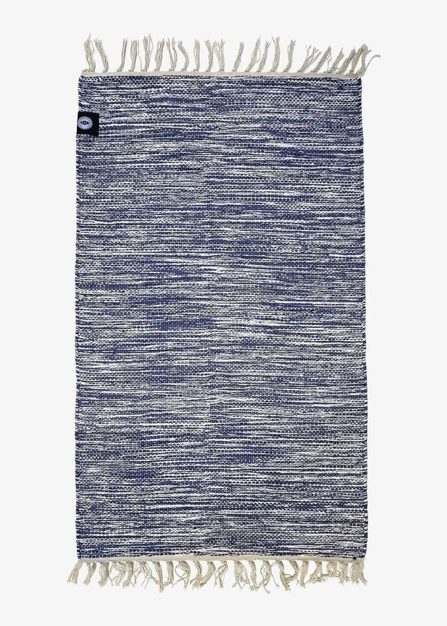 Trasmattor är klassiska, slitstarka och tidlösa. En lättskött matta i bomull som passar perfekt i kök, hall och vardagsrum.