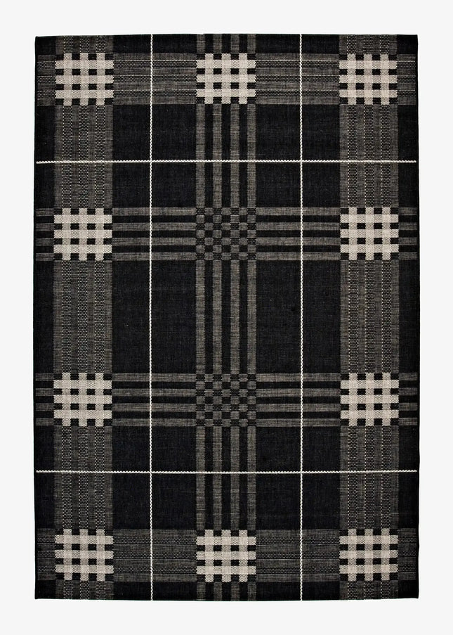 Flatvävda mattor är tunna, slitstarka och praktiska. Lättskötta mattor som passar perfekt under matbord eller i kök.