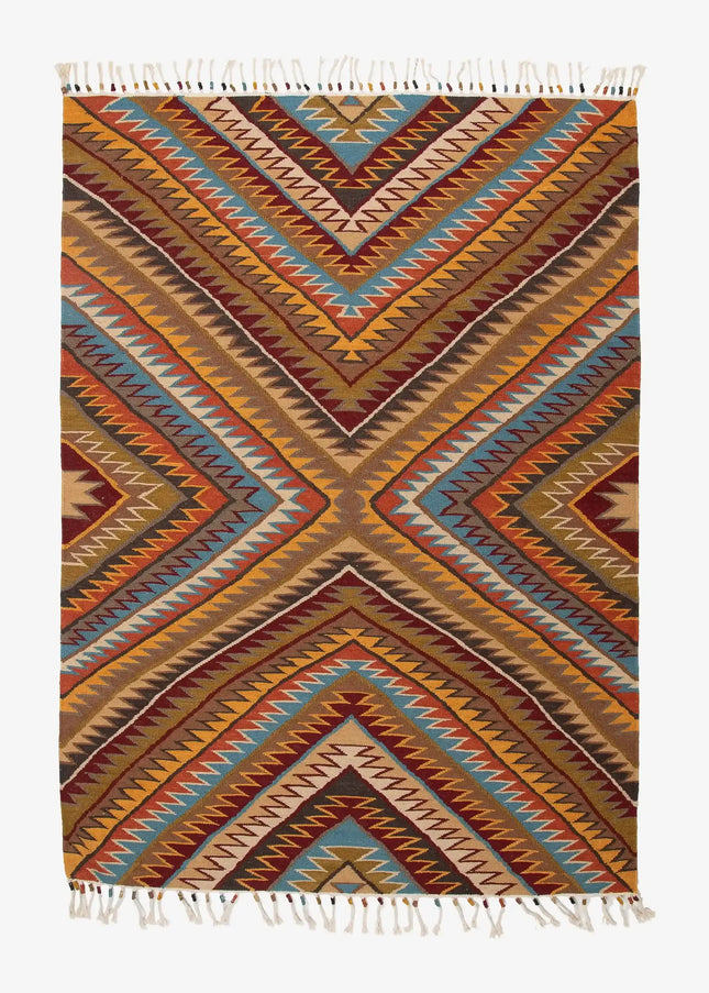 Ullmattor ger värme, hållbarhet och naturlig komfort. Ett klassiskt val som passar lika bra i vardagsrum som i sovrum.