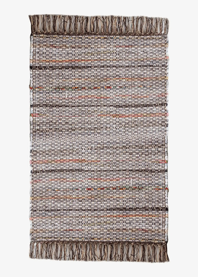 Trasmattor är klassiska, slitstarka och tidlösa. En lättskött matta i bomull som passar perfekt i kök, hall och vardagsrum.