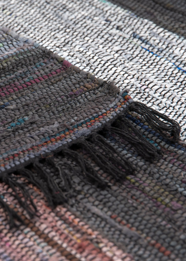 Trasmattor är klassiska, slitstarka och tidlösa. En lättskött matta i bomull som passar perfekt i kök, hall och vardagsrum.