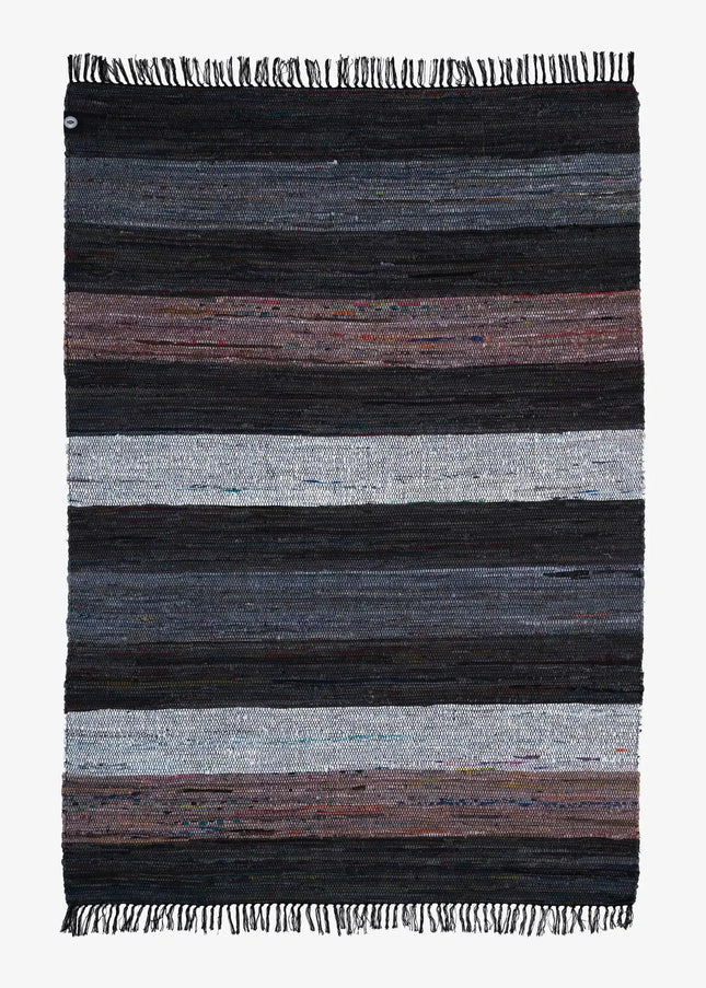 Trasmattor är klassiska, slitstarka och tidlösa. En lättskött matta i bomull som passar perfekt i kök, hall och vardagsrum.