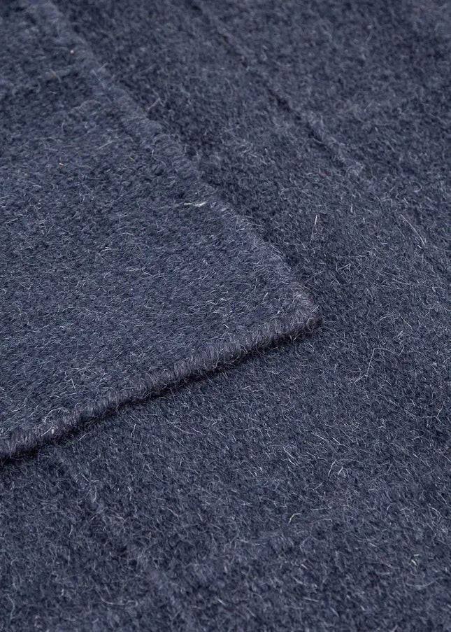 Ullmattor ger värme, hållbarhet och naturlig komfort. Ett klassiskt val som passar lika bra i vardagsrum som i sovrum.