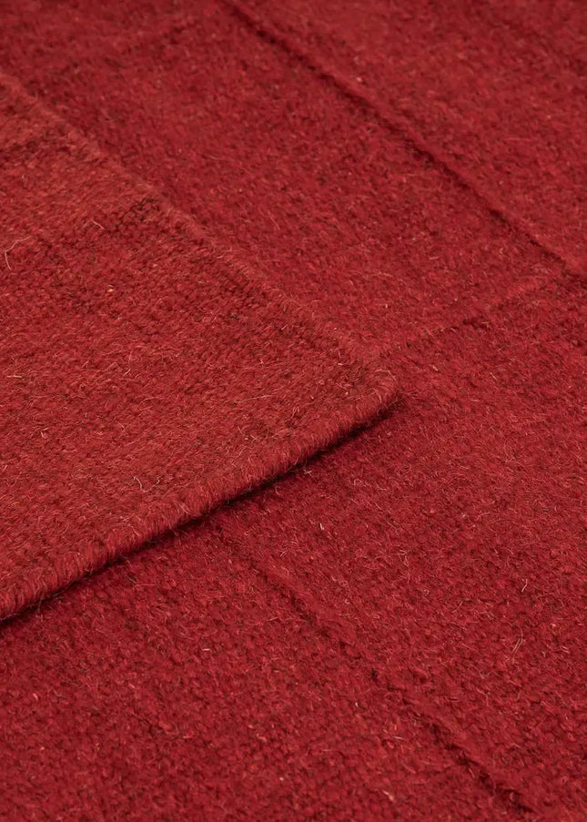 Ullmattor ger värme, hållbarhet och naturlig komfort. Ett klassiskt val som passar lika bra i vardagsrum som i sovrum.