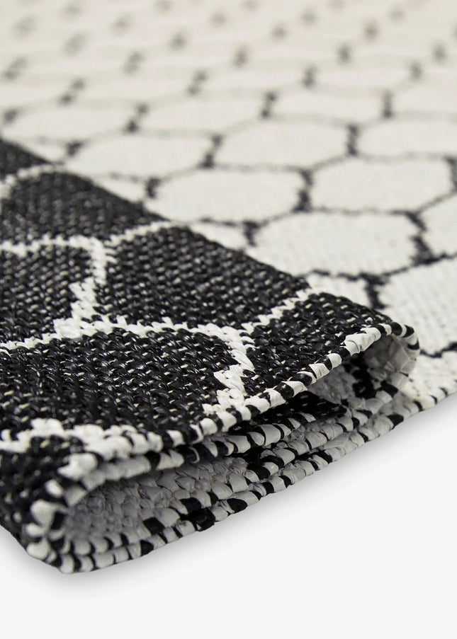 Plastmattor är tåliga, lättskötta och slitstarka. En praktisk matta som passar perfekt i kök, hall eller andra ytor som används flitigt.