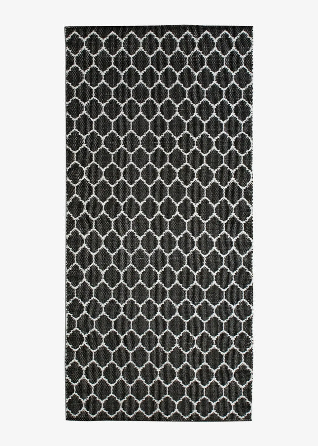 Plastmattor är tåliga, lättskötta och slitstarka. En praktisk matta som passar perfekt i kök, hall eller andra ytor som används flitigt.