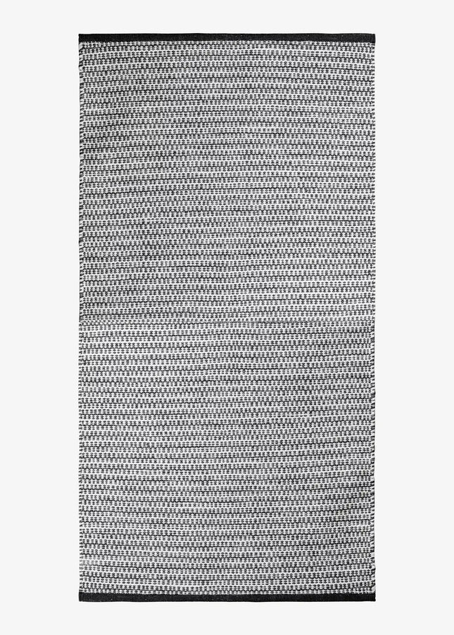 Trasmattor är klassiska, slitstarka och tidlösa. En lättskött matta i bomull som passar perfekt i kök, hall och vardagsrum.