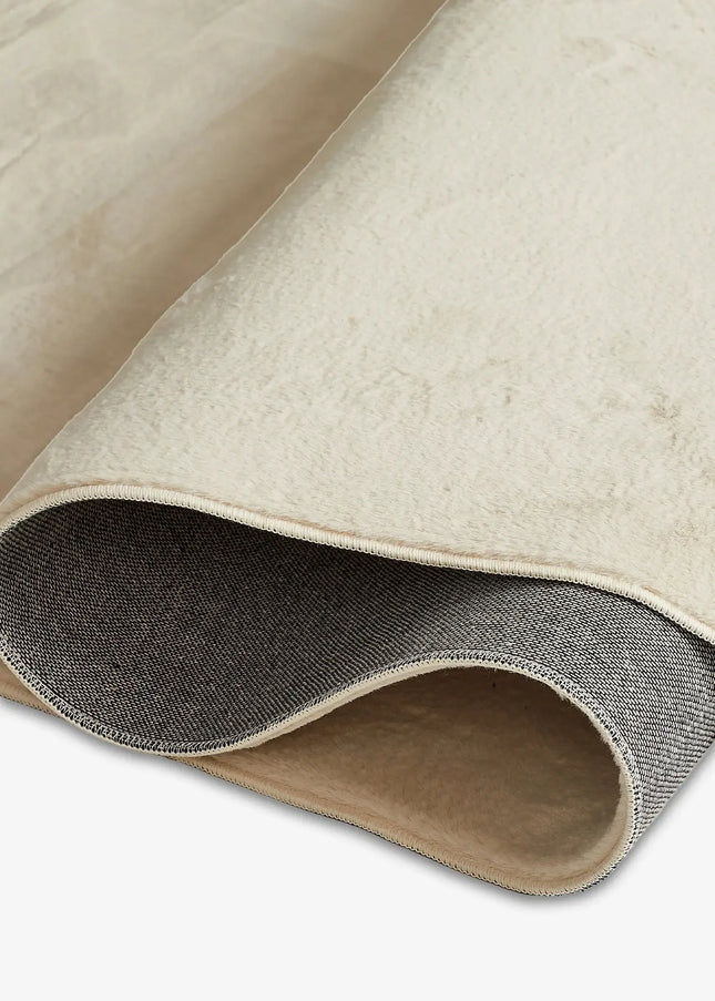 Ryamattor är mjuka, fluffiga och inbjudande. Den höga luggen ger en varm och mysig atmosfär i både vardagsrum och sovrum.