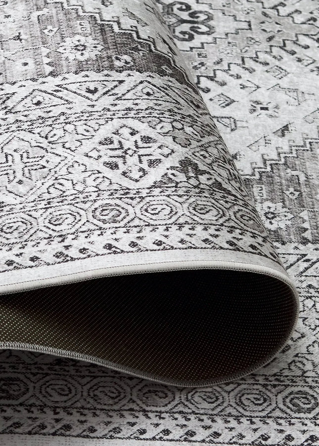 Halkfria mattor ligger stadigt på plats med sin gummerade baksida. Ett smart och tryggt val för barnrum, hall och kök.