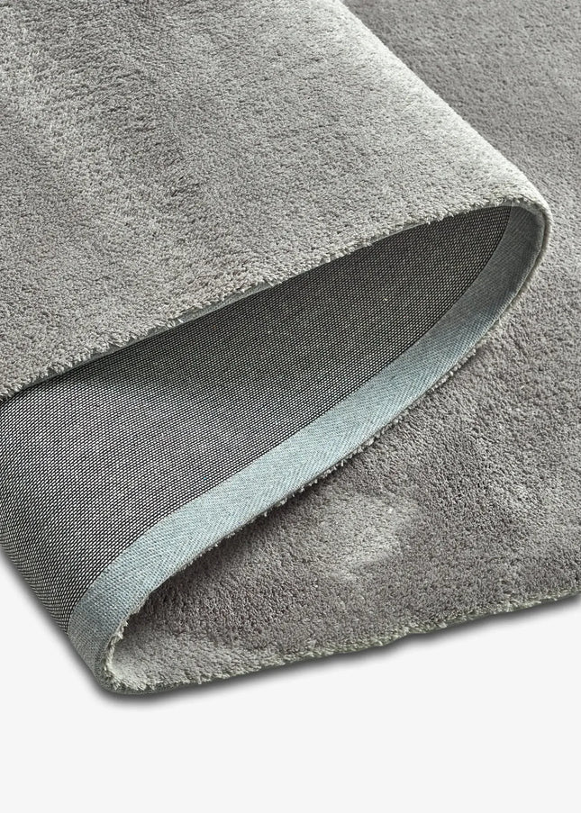 Ryamattor är mjuka, fluffiga och inbjudande. Den höga luggen ger en varm och mysig atmosfär i både vardagsrum och sovrum.