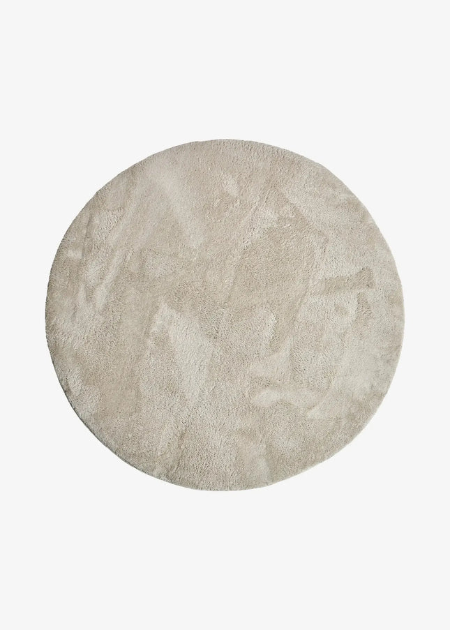 Ryamattor är mjuka, fluffiga och inbjudande. Den höga luggen ger en varm och mysig atmosfär i både vardagsrum och sovrum.