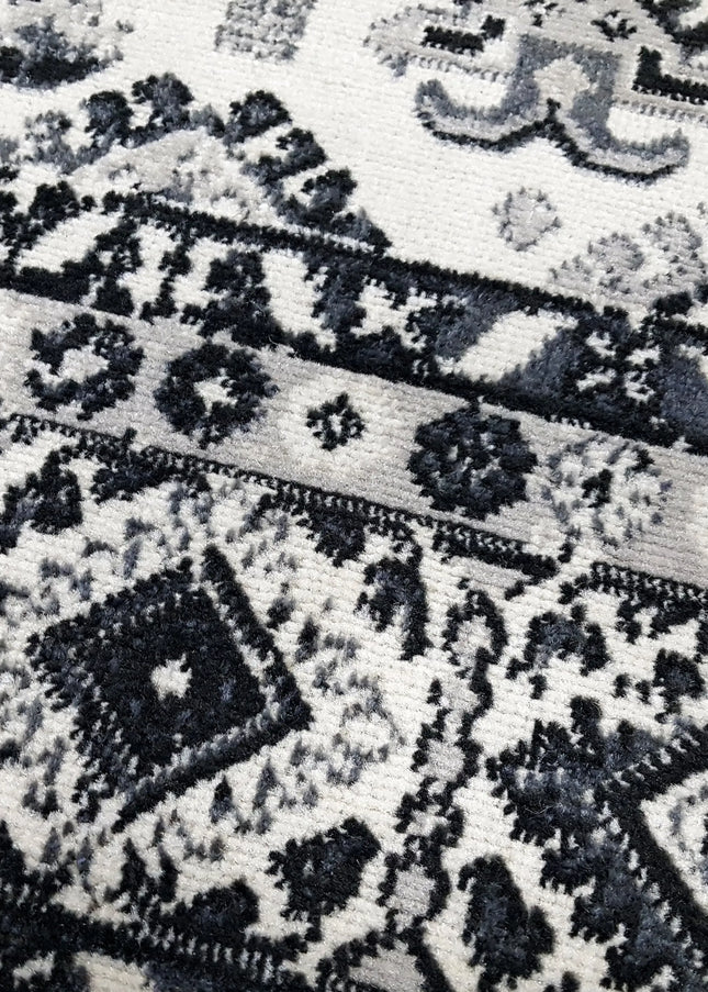 Wiltonmattor kombinerar lyxig komfort och tidlös design. Den täta vävtekniken gör mattan mjuk, slitstark och enkel att sköta. Perfekt för vardagsrum, sovrum eller under matbordet.