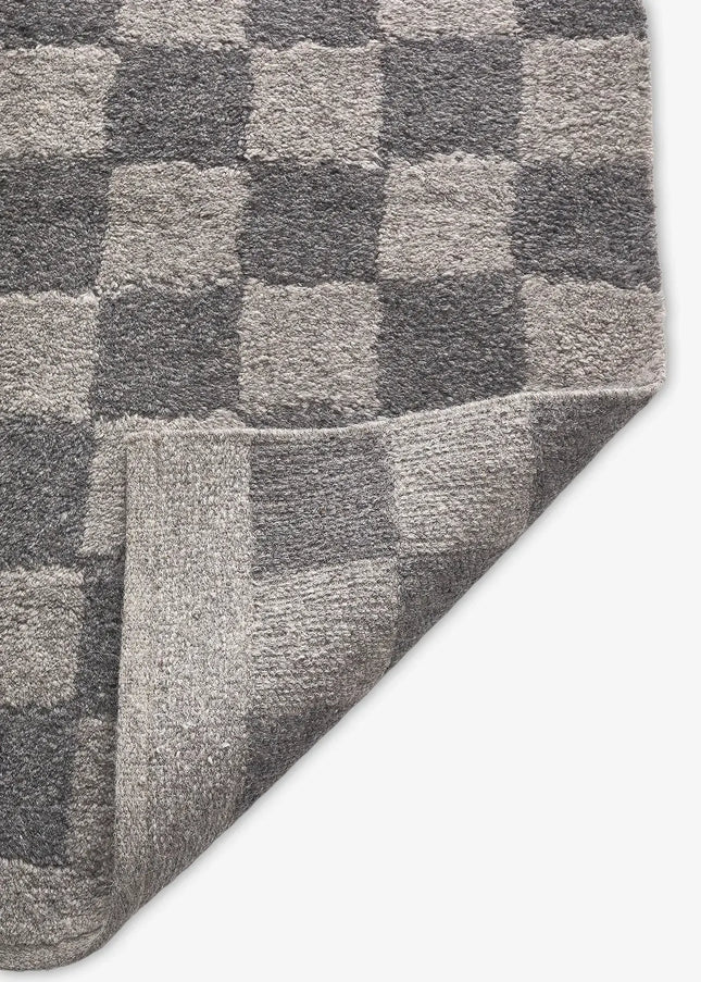 Ullmattor ger värme, hållbarhet och naturlig komfort. Ett klassiskt val som passar lika bra i vardagsrum som i sovrum.