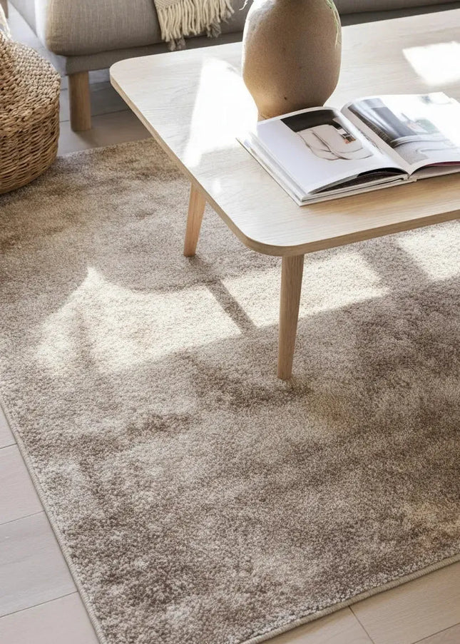 Ryamattor är mjuka, fluffiga och inbjudande. Den höga luggen ger en varm och mysig atmosfär i både vardagsrum och sovrum.