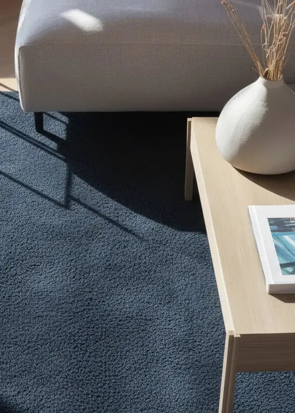 Ryamattor är mjuka, fluffiga och inbjudande. Den höga luggen ger en varm och mysig atmosfär i både vardagsrum och sovrum.