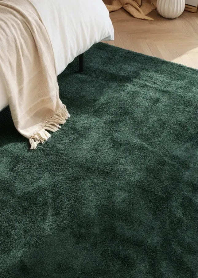 Ryamattor är mjuka, fluffiga och inbjudande. Den höga luggen ger en varm och mysig atmosfär i både vardagsrum och sovrum.