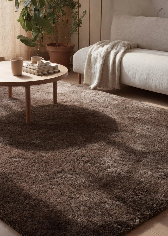 Ryamattor är mjuka, fluffiga och inbjudande. Den höga luggen ger en varm och mysig atmosfär i både vardagsrum och sovrum.