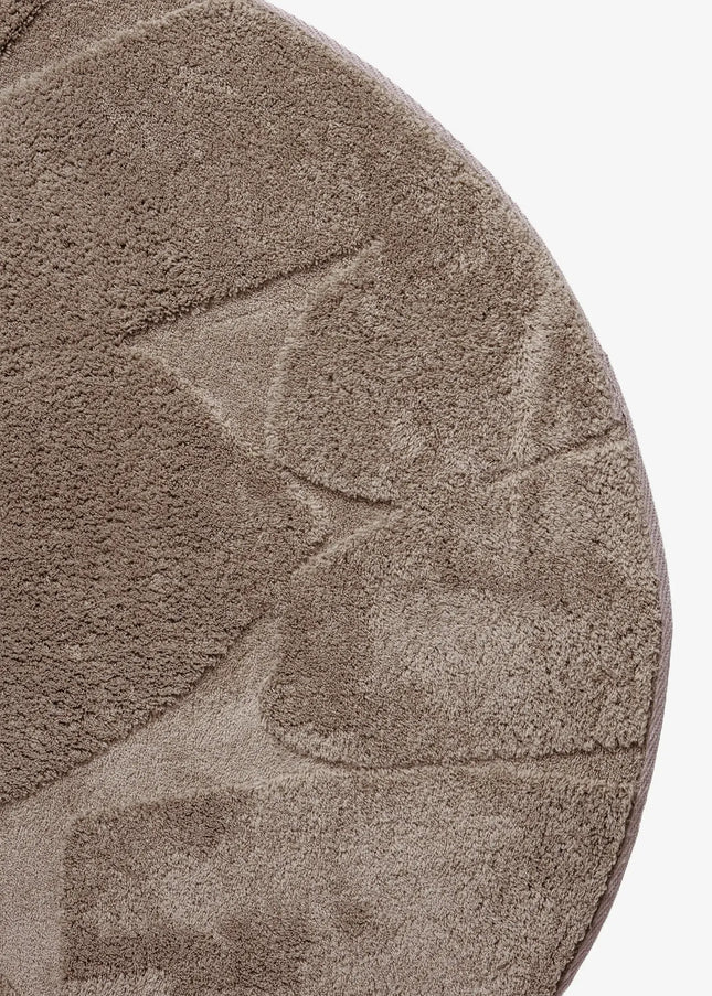 Wiltonmattor kombinerar lyxig komfort och tidlös design. Den täta vävtekniken gör mattan mjuk, slitstark och enkel att sköta. Perfekt för vardagsrum, sovrum eller under matbordet.