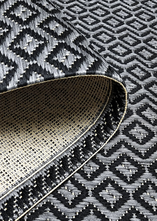 Flatvävda mattor är tunna, slitstarka och praktiska. Lättskötta mattor som passar perfekt under matbord eller i kök.