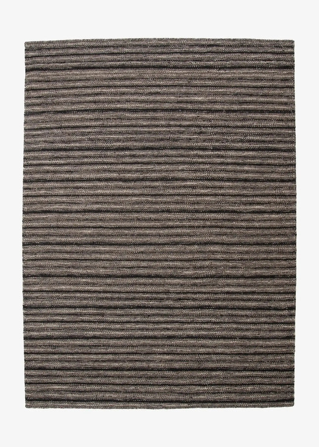 Ullmattor ger värme, hållbarhet och naturlig komfort. Ett klassiskt val som passar lika bra i vardagsrum som i sovrum.