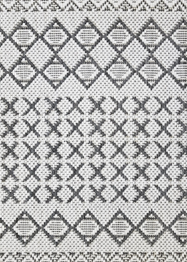 Flatvävda mattor är tunna, slitstarka och praktiska. Lättskötta mattor som passar perfekt under matbord eller i kök.