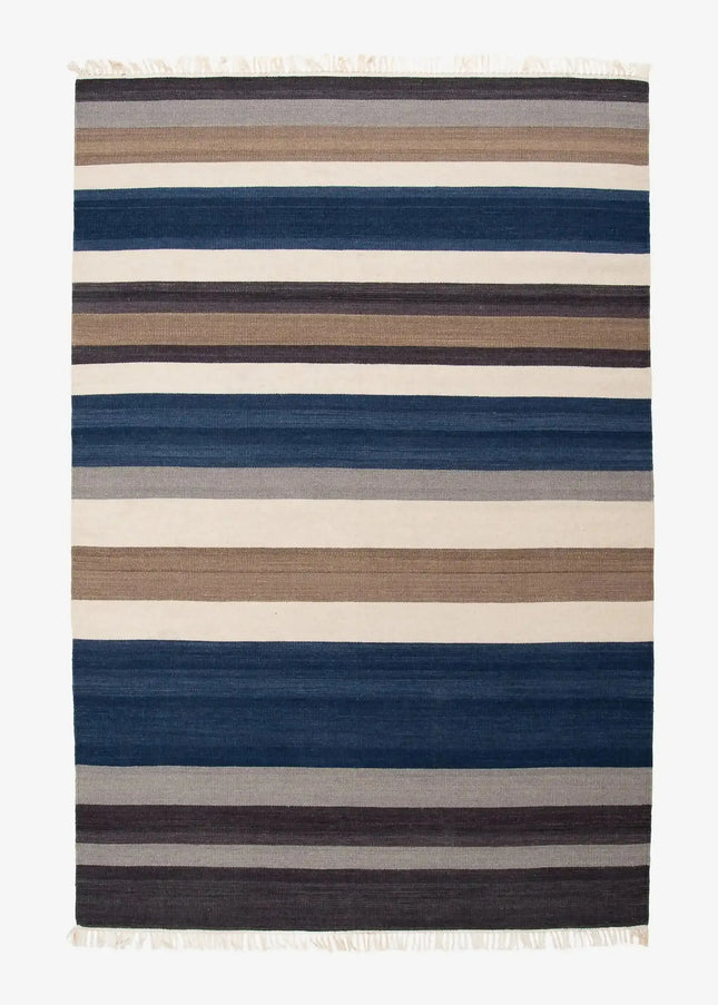 Ullmattor ger värme, hållbarhet och naturlig komfort. Ett klassiskt val som passar lika bra i vardagsrum som i sovrum.