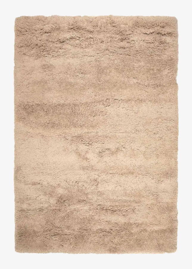 Ryamattor är mjuka, fluffiga och inbjudande. Den höga luggen ger en varm och mysig atmosfär i både vardagsrum och sovrum.