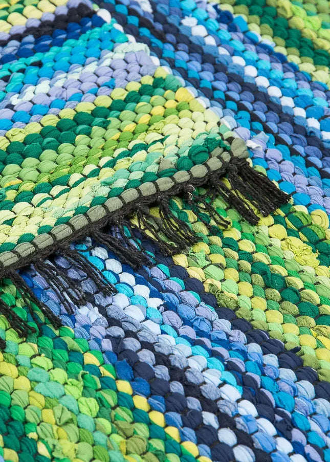 Trasmattor är klassiska, slitstarka och tidlösa. En lättskött matta i bomull som passar perfekt i kök, hall och vardagsrum.