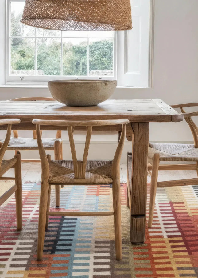 Ullmattor ger värme, hållbarhet och naturlig komfort. Ett klassiskt val som passar lika bra i vardagsrum som i sovrum.