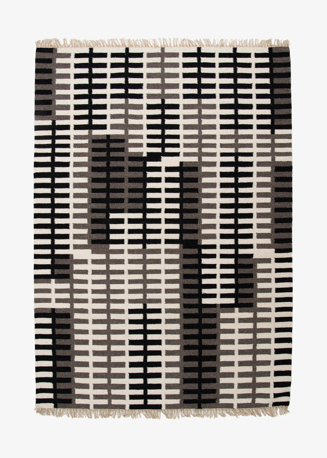 Ullmattor ger värme, hållbarhet och naturlig komfort. Ett klassiskt val som passar lika bra i vardagsrum som i sovrum.