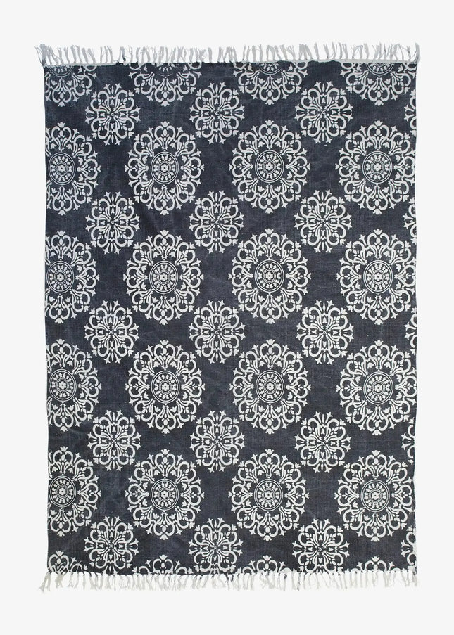 Bomullsmattor är lätta, mjuka och enkla att sköta. Perfekta i kök, hall eller sovrum för en tidlös och hemtrevlig känsla.