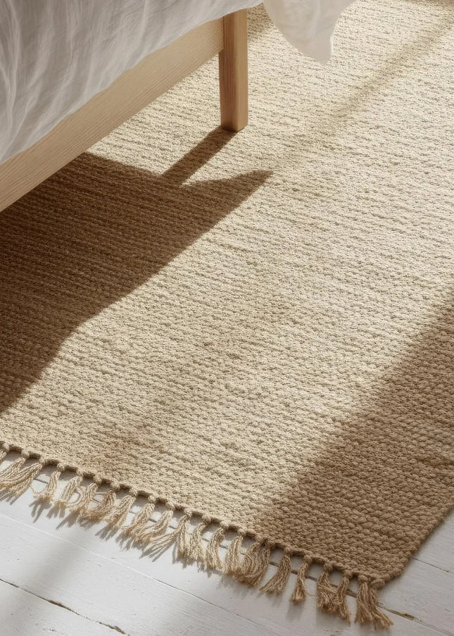 Jutemattor har en rustik struktur och naturlig färgton. Slitstarka och trendiga – idealiska för att skapa en jordnära känsla i hemmet.