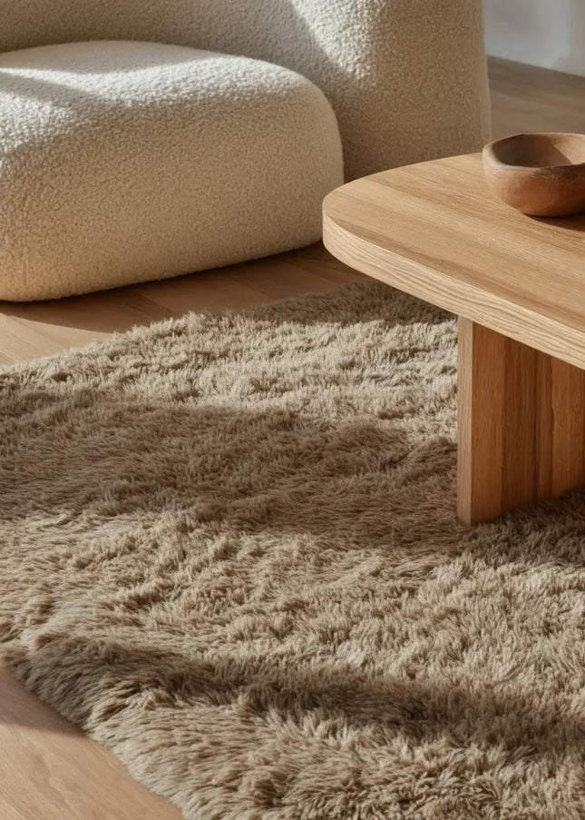 Ryamattor är mjuka, fluffiga och inbjudande. Den höga luggen ger en varm och mysig atmosfär i både vardagsrum och sovrum.