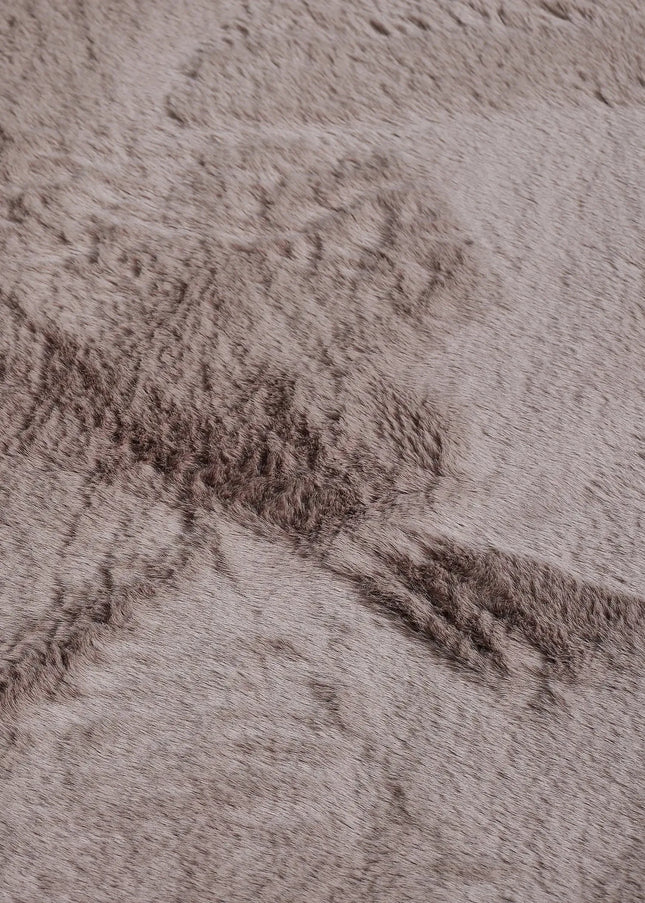 Ryamattor är mjuka, fluffiga och inbjudande. Den höga luggen ger en varm och mysig atmosfär i både vardagsrum och sovrum.