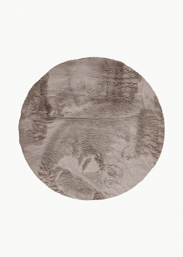 Ryamattor är mjuka, fluffiga och inbjudande. Den höga luggen ger en varm och mysig atmosfär i både vardagsrum och sovrum.