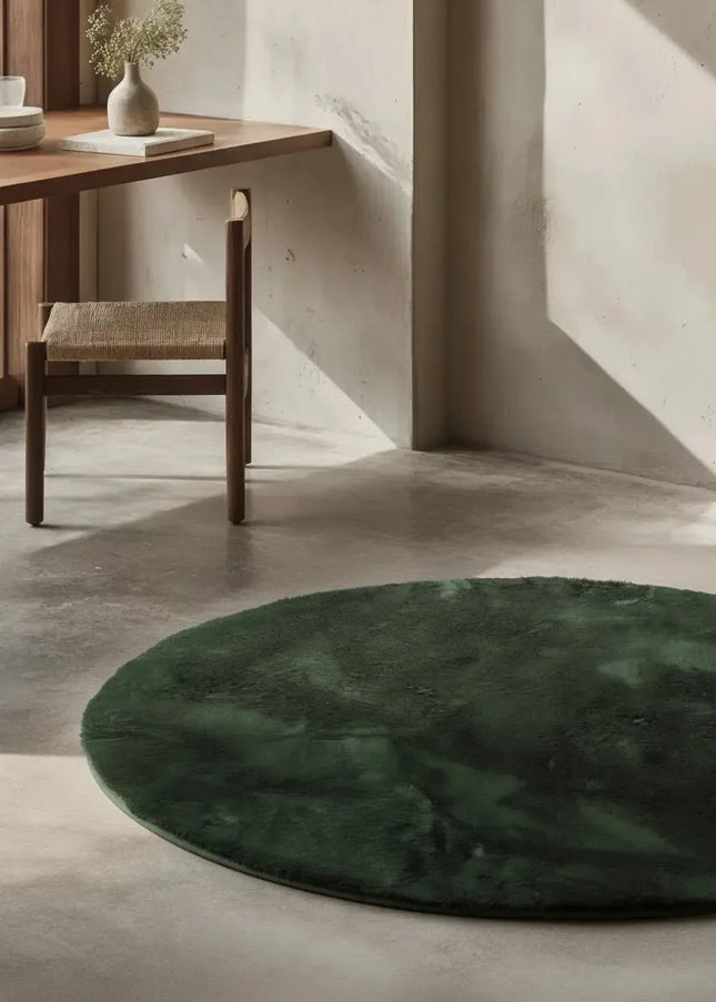 Ryamattor är mjuka, fluffiga och inbjudande. Den höga luggen ger en varm och mysig atmosfär i både vardagsrum och sovrum.