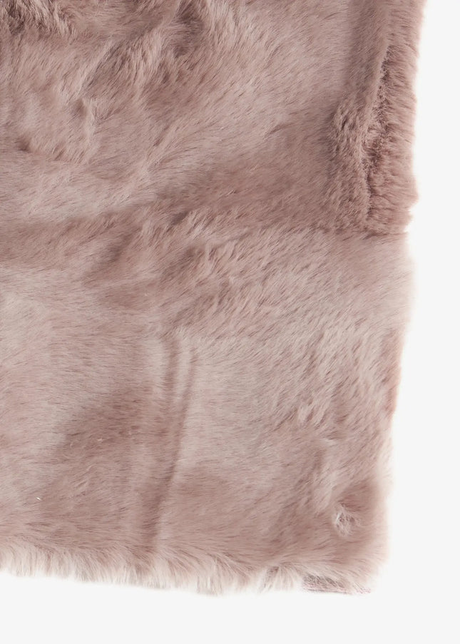 Ryamattor är mjuka, fluffiga och inbjudande. Den höga luggen ger en varm och mysig atmosfär i både vardagsrum och sovrum.