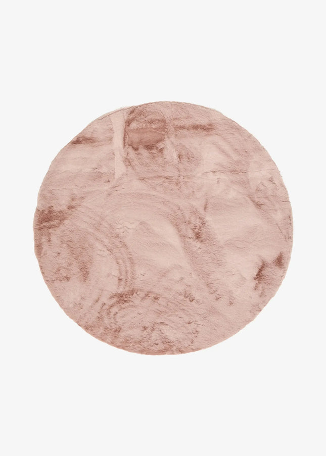 Ryamattor är mjuka, fluffiga och inbjudande. Den höga luggen ger en varm och mysig atmosfär i både vardagsrum och sovrum.