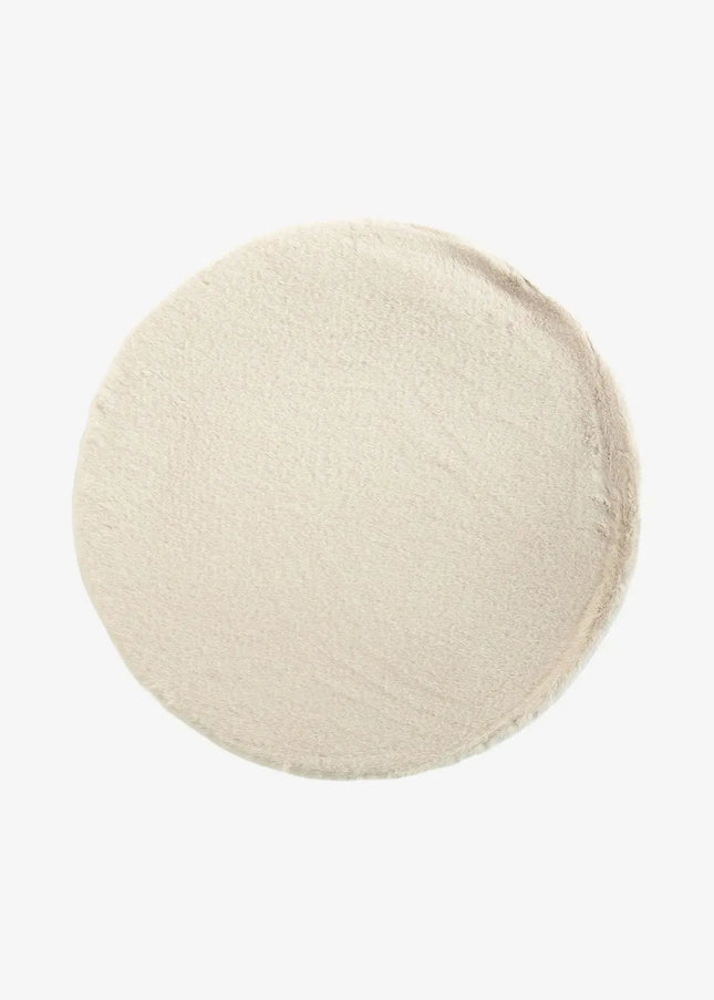 Ryamattor är mjuka, fluffiga och inbjudande. Den höga luggen ger en varm och mysig atmosfär i både vardagsrum och sovrum.