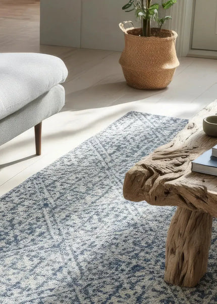 Wiltonmattor kombinerar lyxig komfort och tidlös design. Den täta vävtekniken gör mattan mjuk, slitstark och enkel att sköta. Perfekt för vardagsrum, sovrum eller under matbordet.