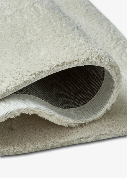 Ryamattor är mjuka, fluffiga och inbjudande. Den höga luggen ger en varm och mysig atmosfär i både vardagsrum och sovrum.