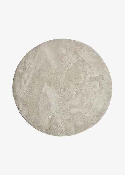 Ryamattor är mjuka, fluffiga och inbjudande. Den höga luggen ger en varm och mysig atmosfär i både vardagsrum och sovrum.