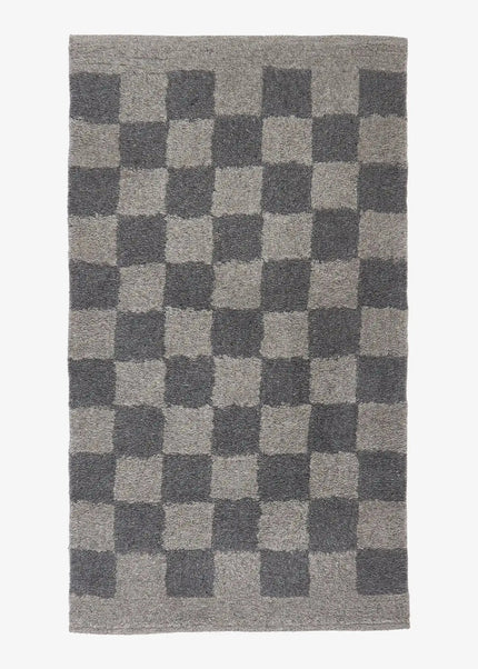 Ullmattor ger värme, hållbarhet och naturlig komfort. Ett klassiskt val som passar lika bra i vardagsrum som i sovrum.