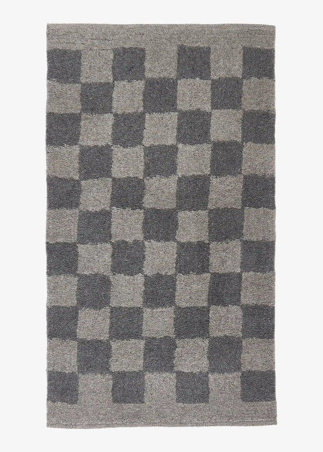 Ullmattor ger värme, hållbarhet och naturlig komfort. Ett klassiskt val som passar lika bra i vardagsrum som i sovrum.