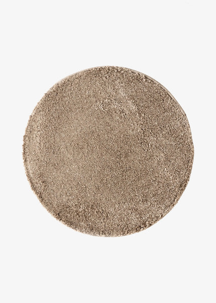 Ryamattor är mjuka, fluffiga och inbjudande. Den höga luggen ger en varm och mysig atmosfär i både vardagsrum och sovrum.
