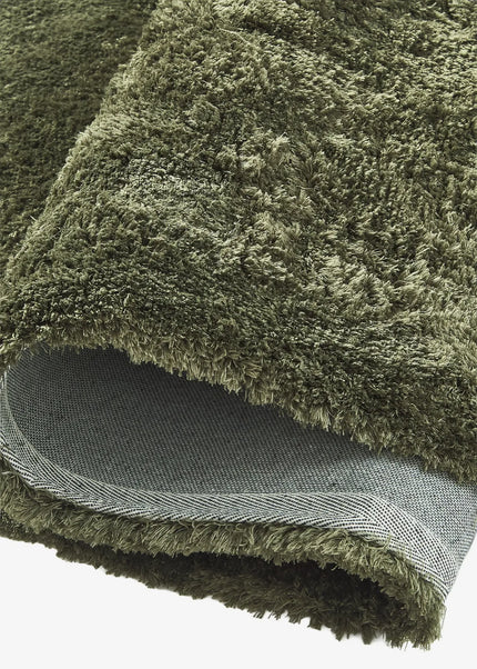 Ryamattor är mjuka, fluffiga och inbjudande. Den höga luggen ger en varm och mysig atmosfär i både vardagsrum och sovrum.