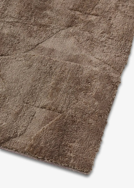Wiltonmattor kombinerar lyxig komfort och tidlös design. Den täta vävtekniken gör mattan mjuk, slitstark och enkel att sköta. Perfekt för vardagsrum, sovrum eller under matbordet.