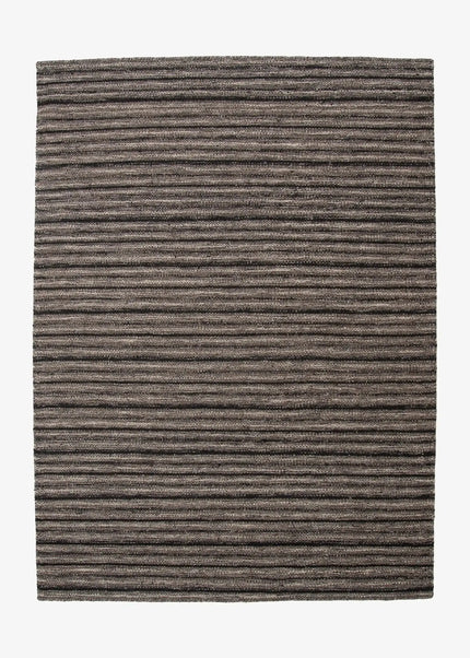 Ullmattor ger värme, hållbarhet och naturlig komfort. Ett klassiskt val som passar lika bra i vardagsrum som i sovrum.