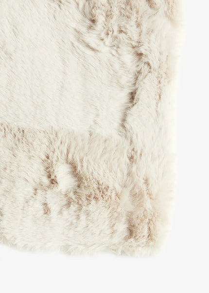 Ryamattor är mjuka, fluffiga och inbjudande. Den höga luggen ger en varm och mysig atmosfär i både vardagsrum och sovrum.